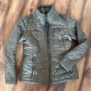 Patagonia Down Jacket w/ Full Zipper Green